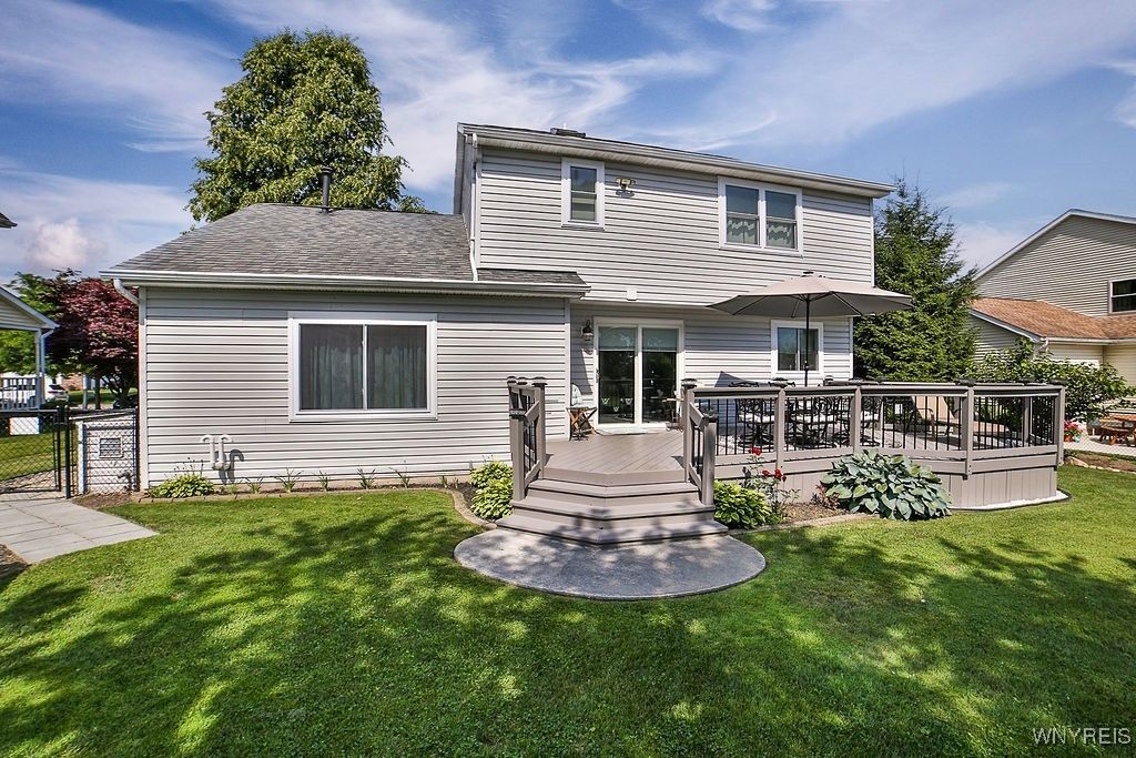 Backyard, Exterior, Facade, Split Level