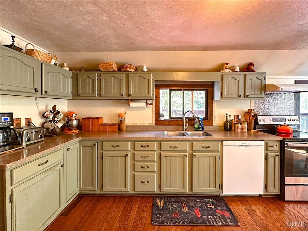 Interior, Kitchen, Stainless Steel Appliances, Wood Texture Flooring