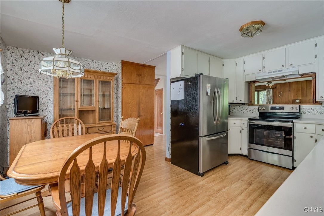 Dining room, Interior, Kitchen, Pendant Lights, Stainless Steel Appliances, Wood Texture Flooring