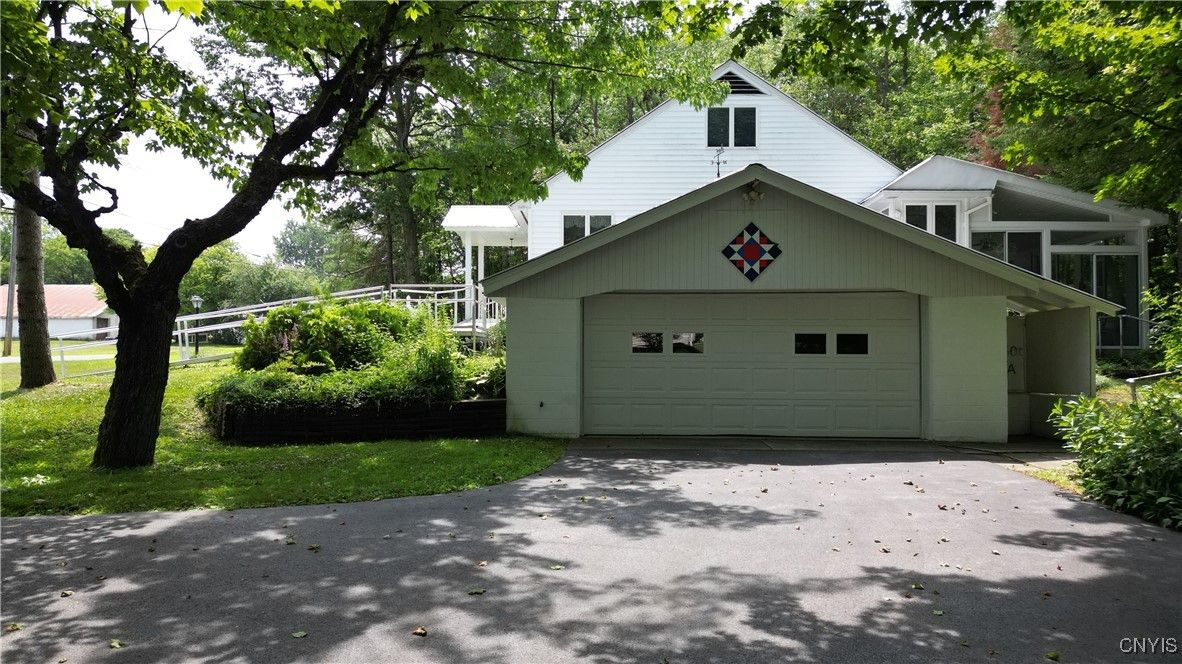 Detached Garage, Exterior
