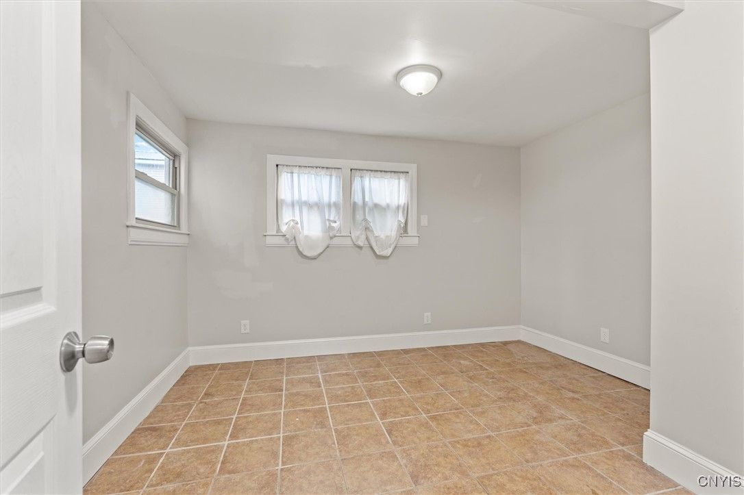 Empty room, Interior