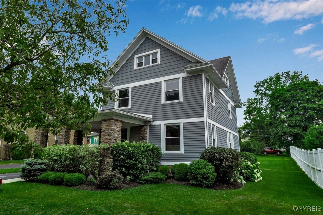 Exterior, Facade, Brick Facade, Queen Anne Victorian