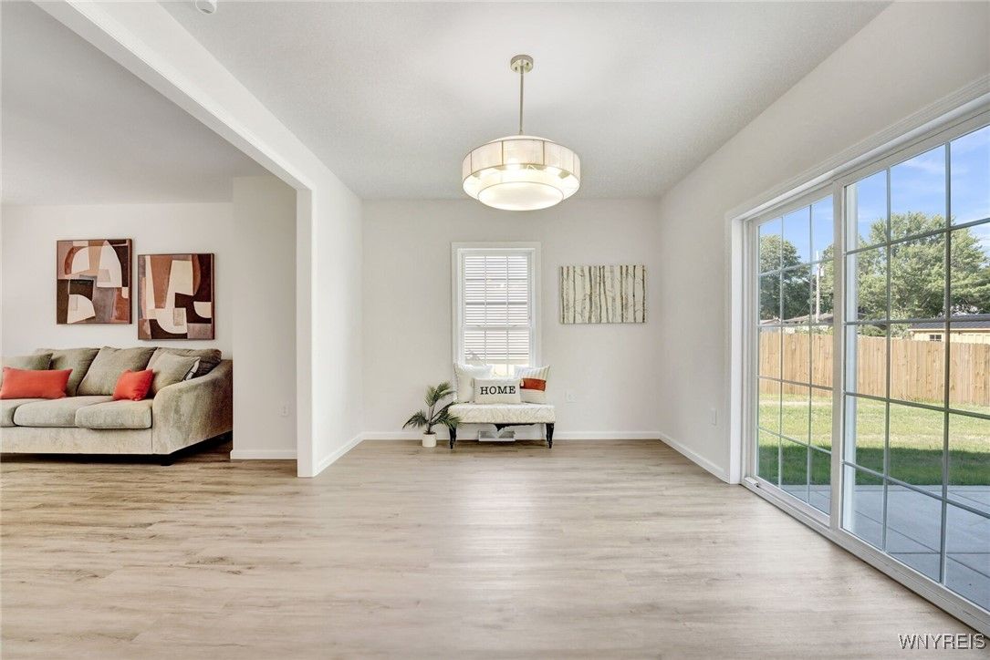 Interior, Pendant Lights, Wood Texture Flooring