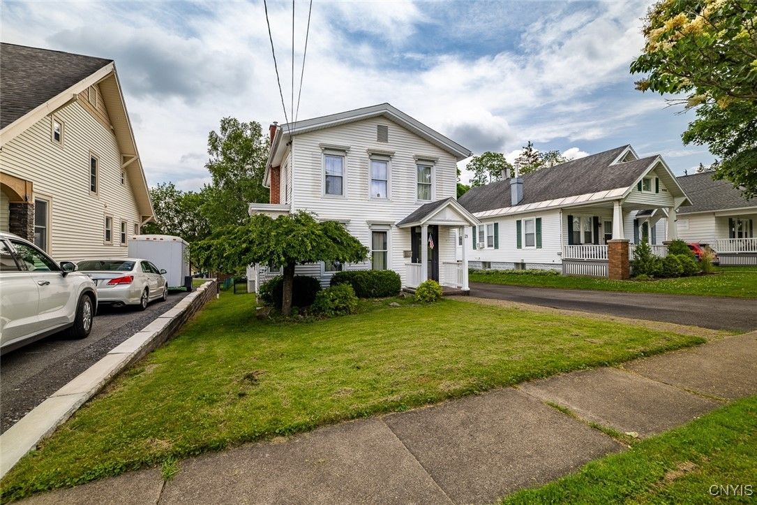 Exterior, Facade, Queen Anne Victorian