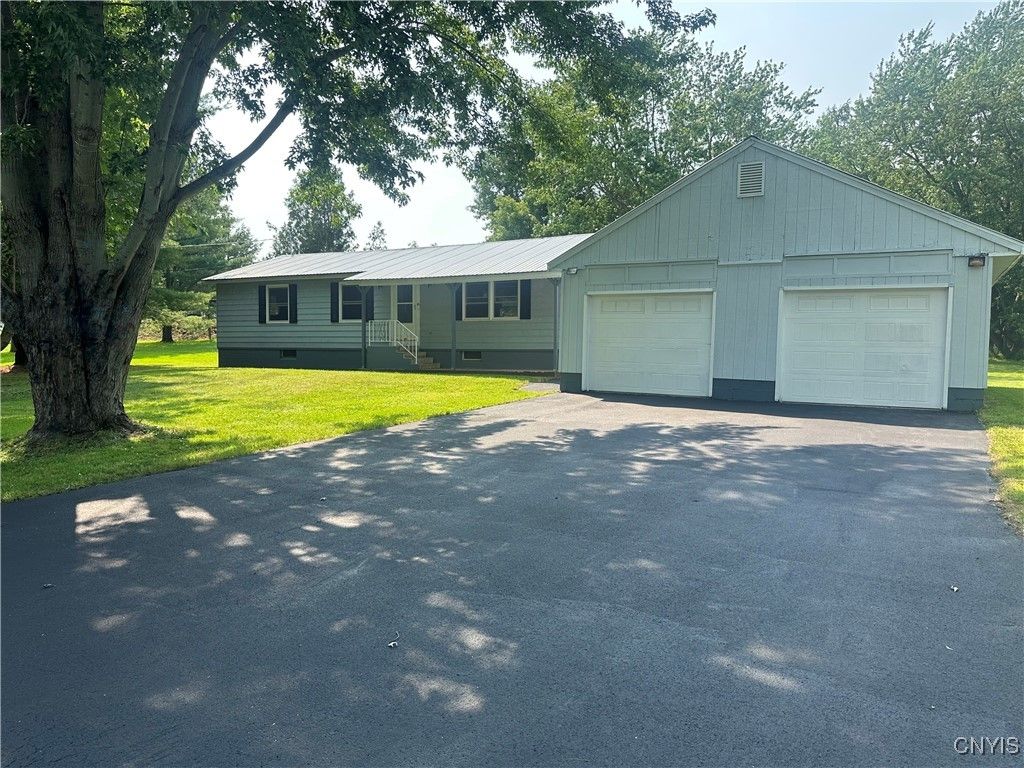 Attached, Exterior, Facade, Ranch