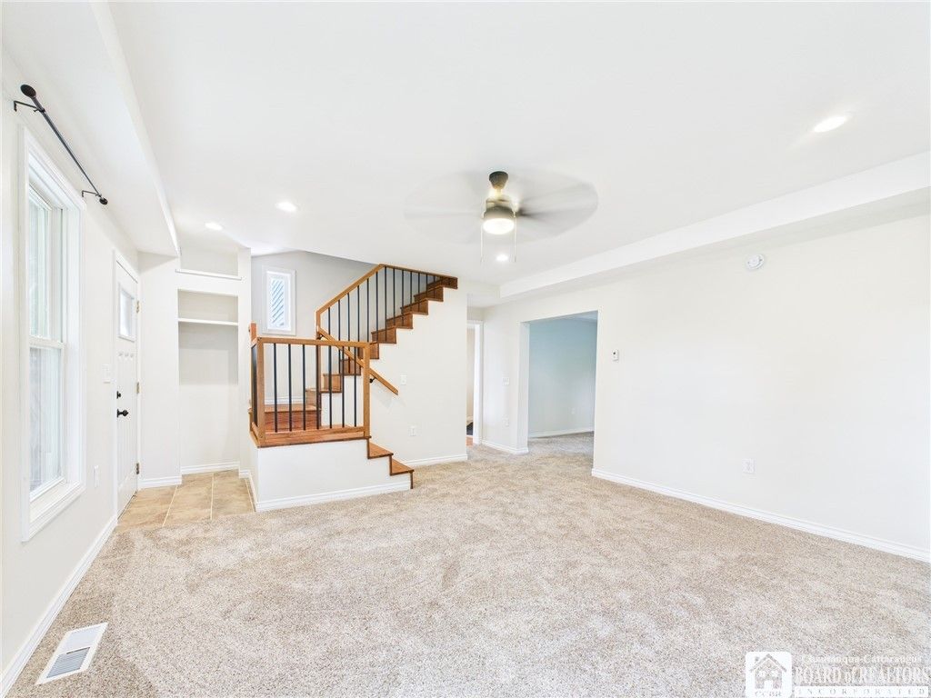 Empty room, Interior, Recessed Lighting