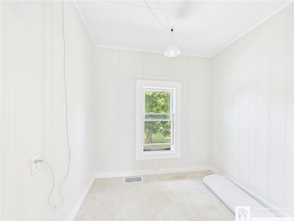 Empty room, Interior, Pendant Lights
