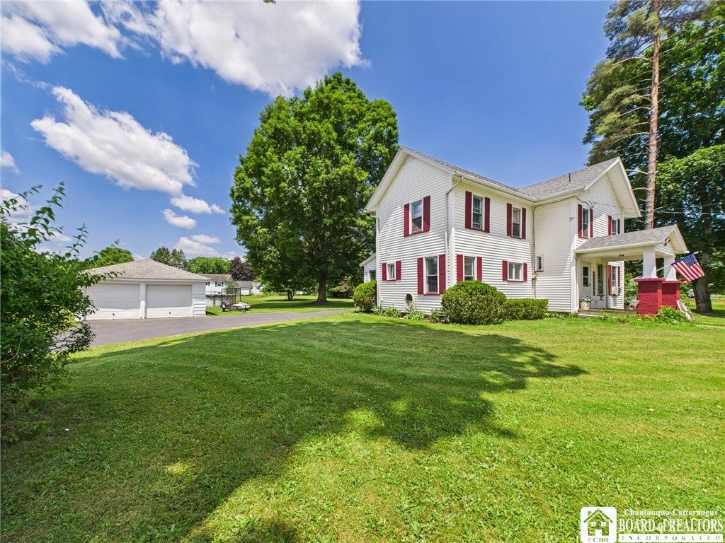 Backyard, Detached Garage, Exterior, Facade, Queen Anne Victorian