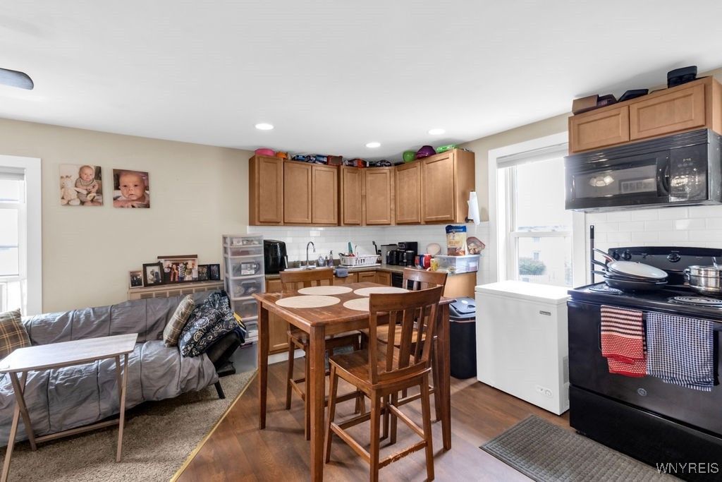 Dining room, Interior, Kitchen, Recessed Lighting, Wood Texture Flooring