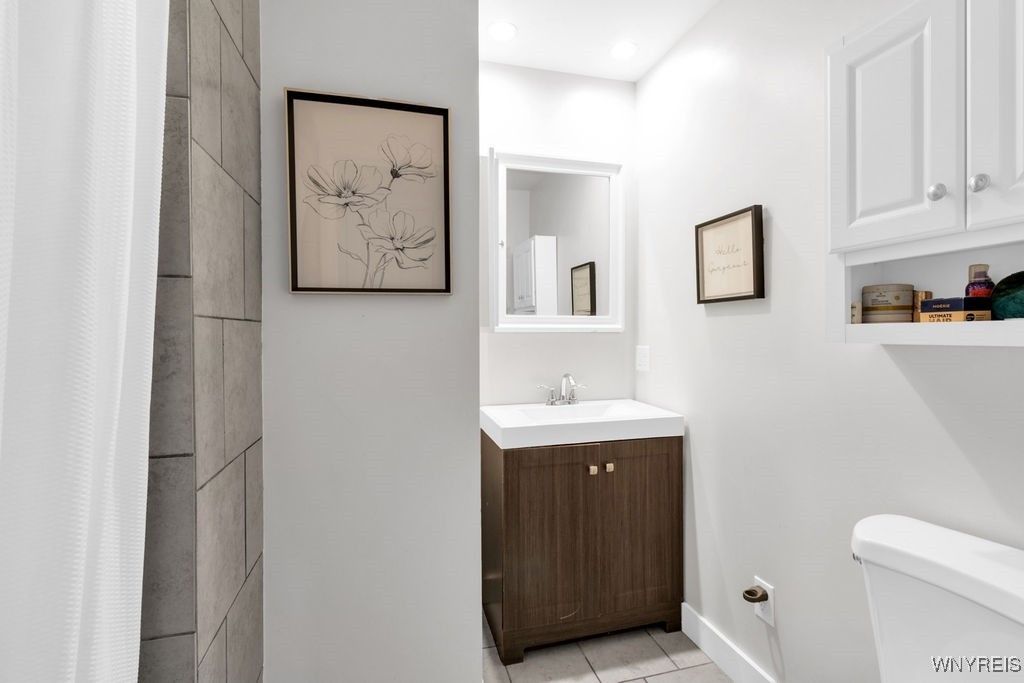 Bathroom, Interior, Recessed Lighting