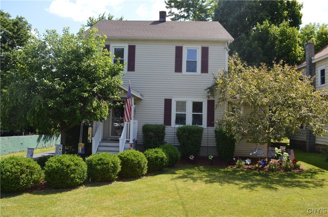 Exterior, Facade, American Foursquare