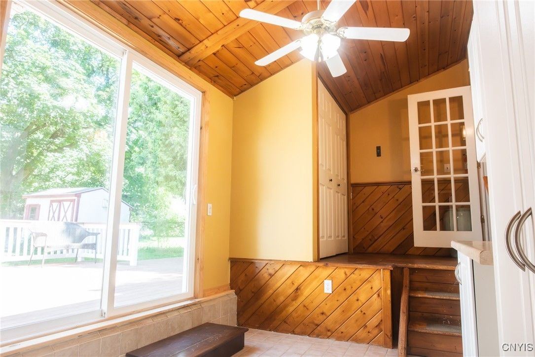 Empty room, Interior, Wooden Ceilings, Wooden Walls