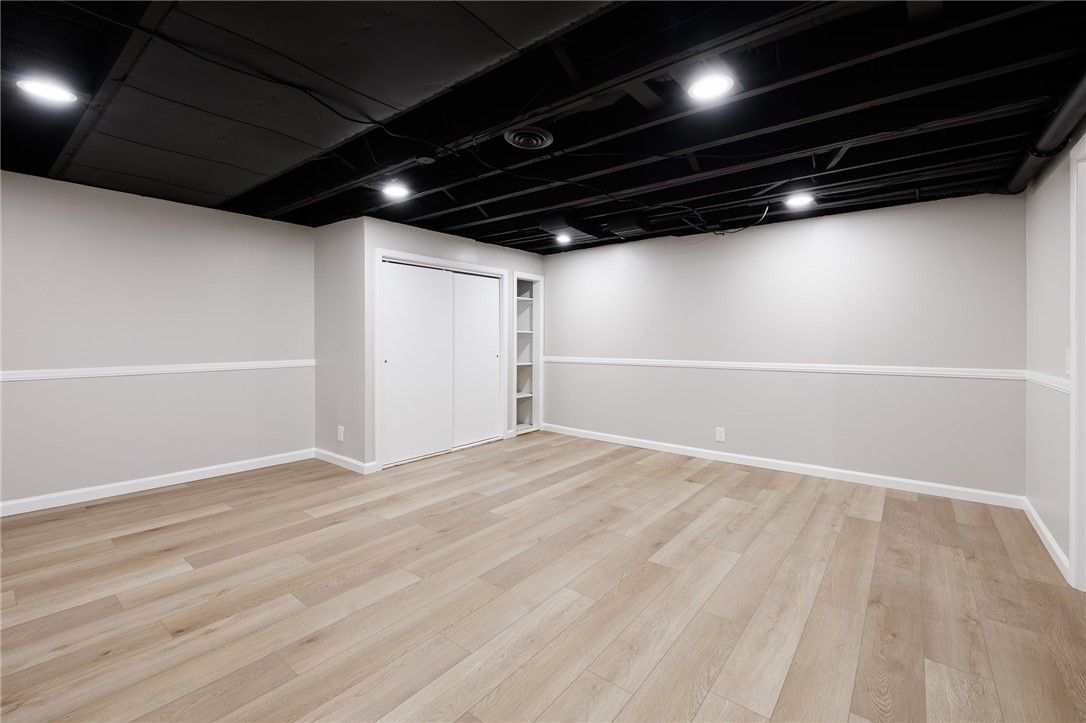 Empty room, Interior, Recessed Lighting, Wood Texture Flooring