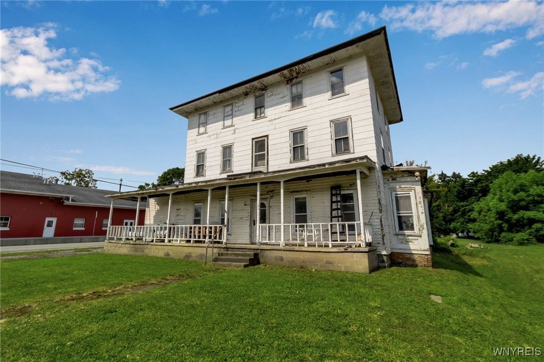 Backyard, Exterior, Facade, American Foursquare