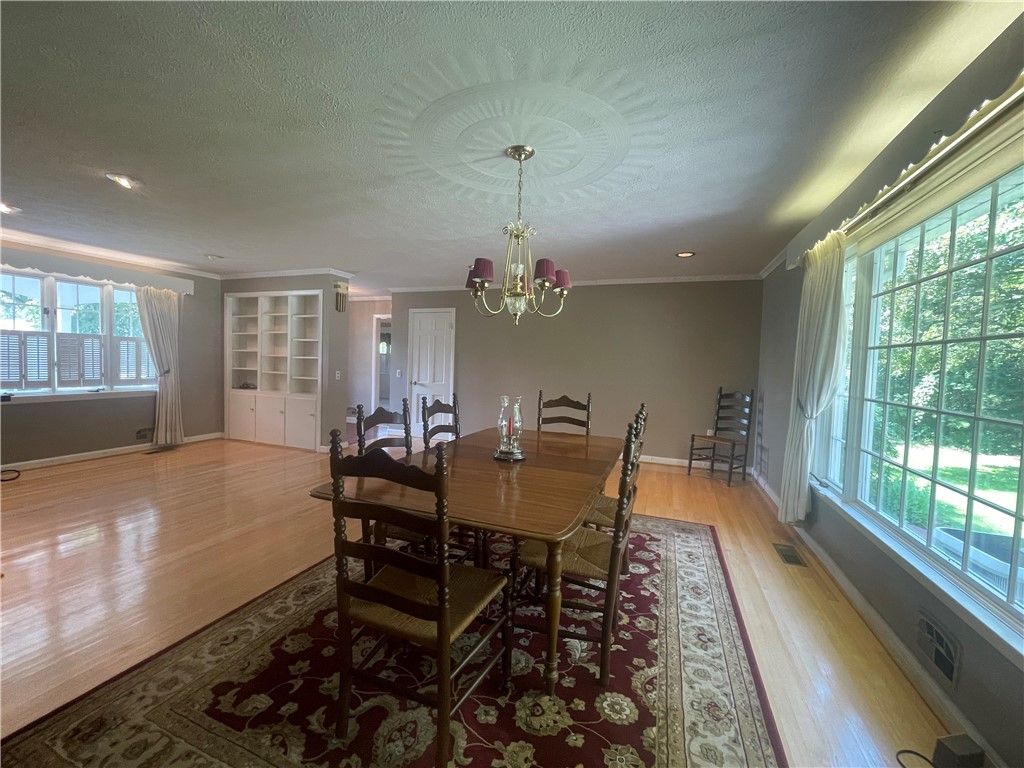 Chandelier, Dining room, Interior, Recessed Lighting, Wood Texture Flooring