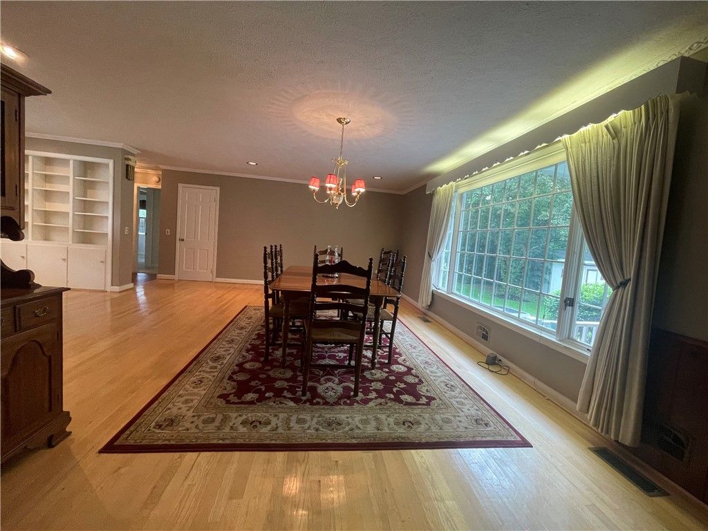 Chandelier, Dining room, Interior, Recessed Lighting, Wood Texture Flooring