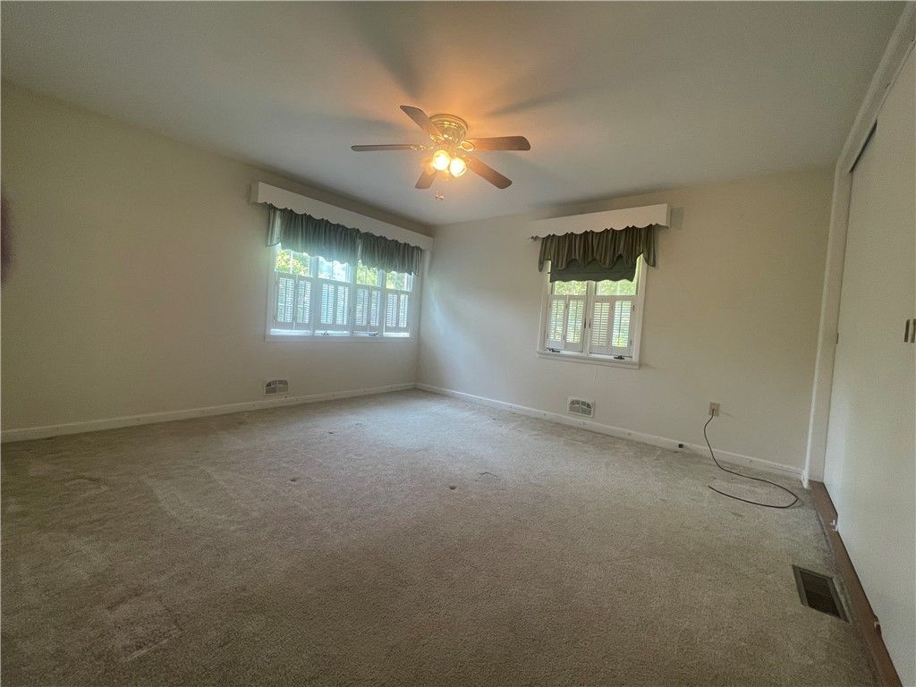 Empty room, Interior