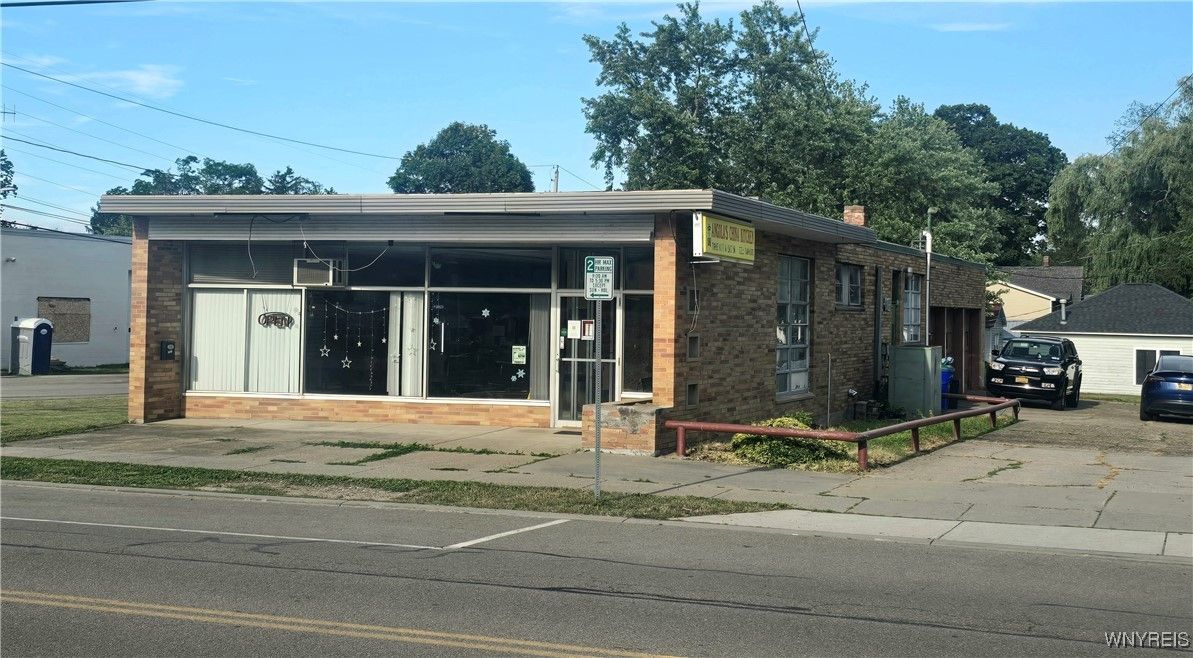 Exterior, Facade, Brick Facade, Modern