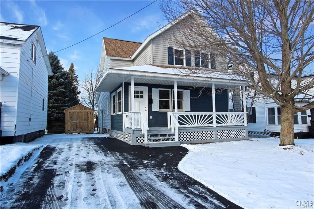 Exterior, Facade, Queen Anne Victorian