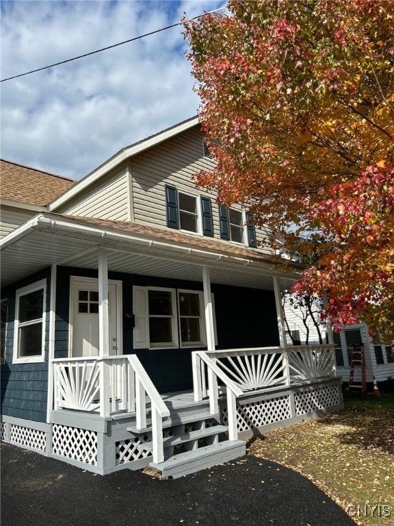 Exterior, Facade, Queen Anne Victorian