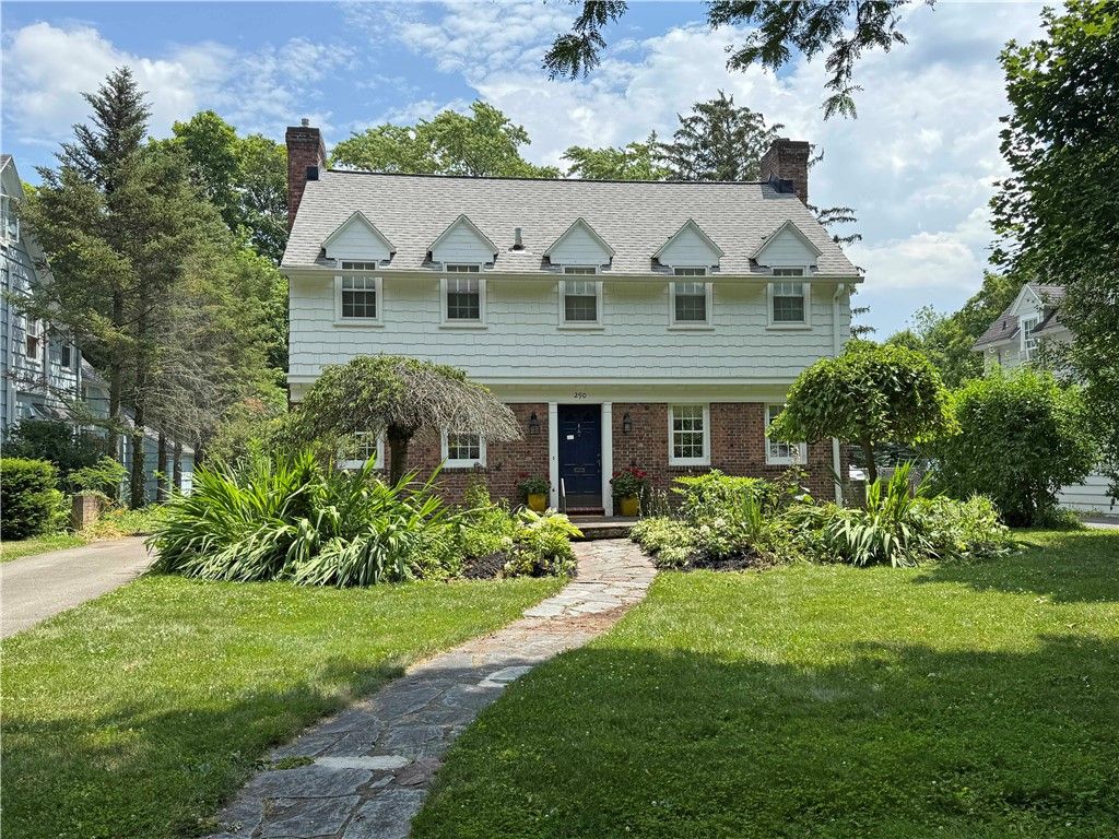 Exterior, Facade, Brick Facade, Georgian