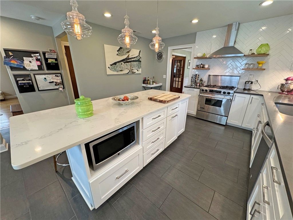 Interior, Kitchen, Pendant Lights, Recessed Lighting, Stainless Steel Appliances