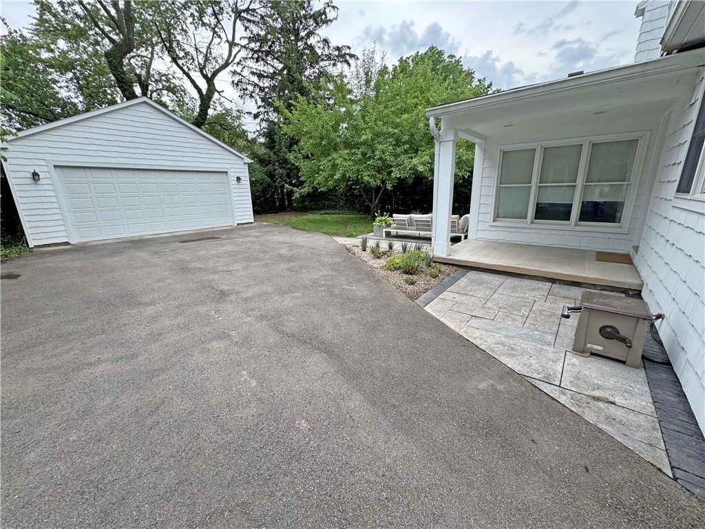 Detached Garage, Exterior