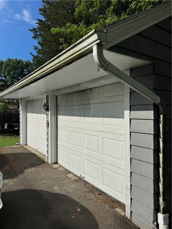 Detached Garage, Exterior