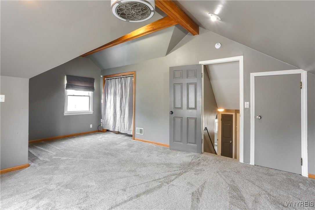 Empty room, Interior, Wooden Beams