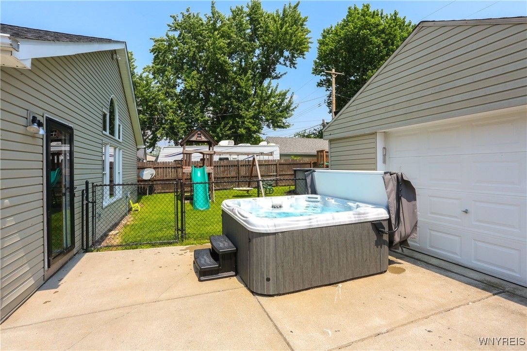 Exterior, Hot Tub