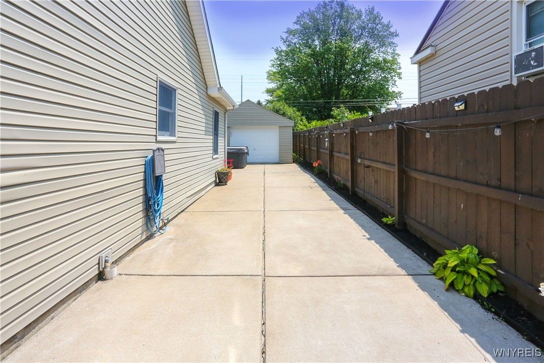 Detached Garage, Exterior