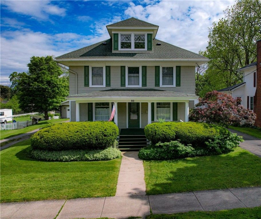 Exterior, Facade, American Foursquare