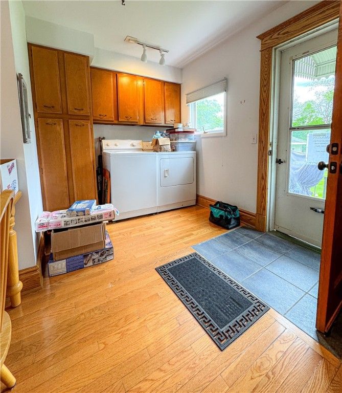 Interior, Washer, Wood Texture Flooring