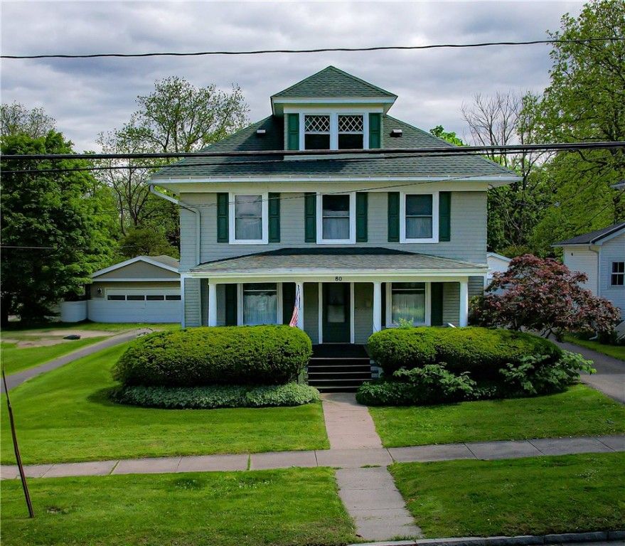 Exterior, Facade, American Foursquare