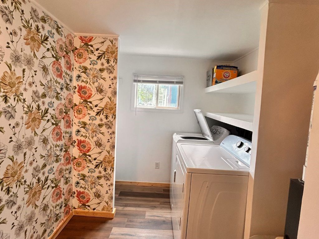 Interior, Washer, Wood Texture Flooring