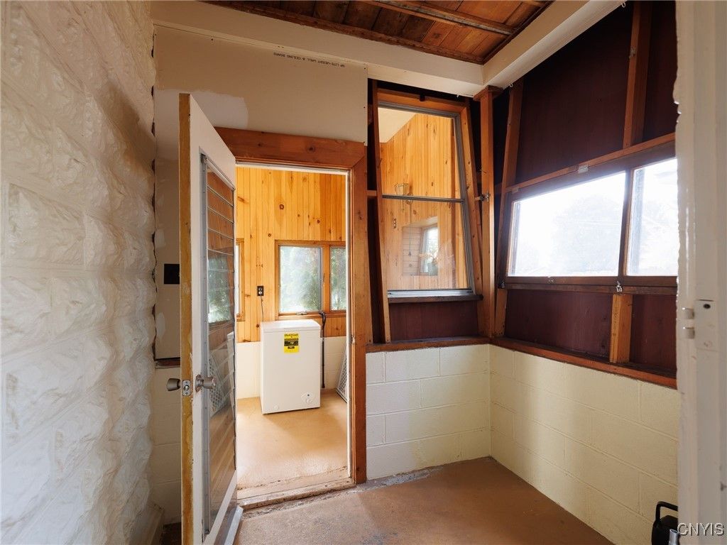 Empty room, Interior, Wooden Ceilings, Wooden Walls
