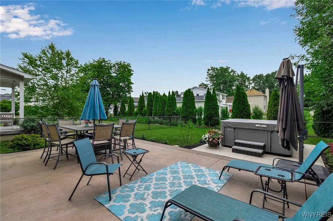 Exterior, Hot Tub
