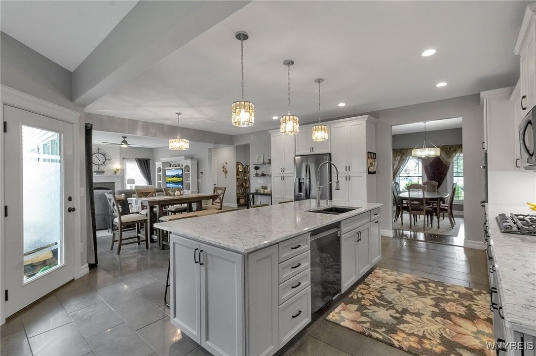 Chandelier, Dining room, Interior, Kitchen, Pendant Lights, Recessed Lighting, Stainless Steel Appliances