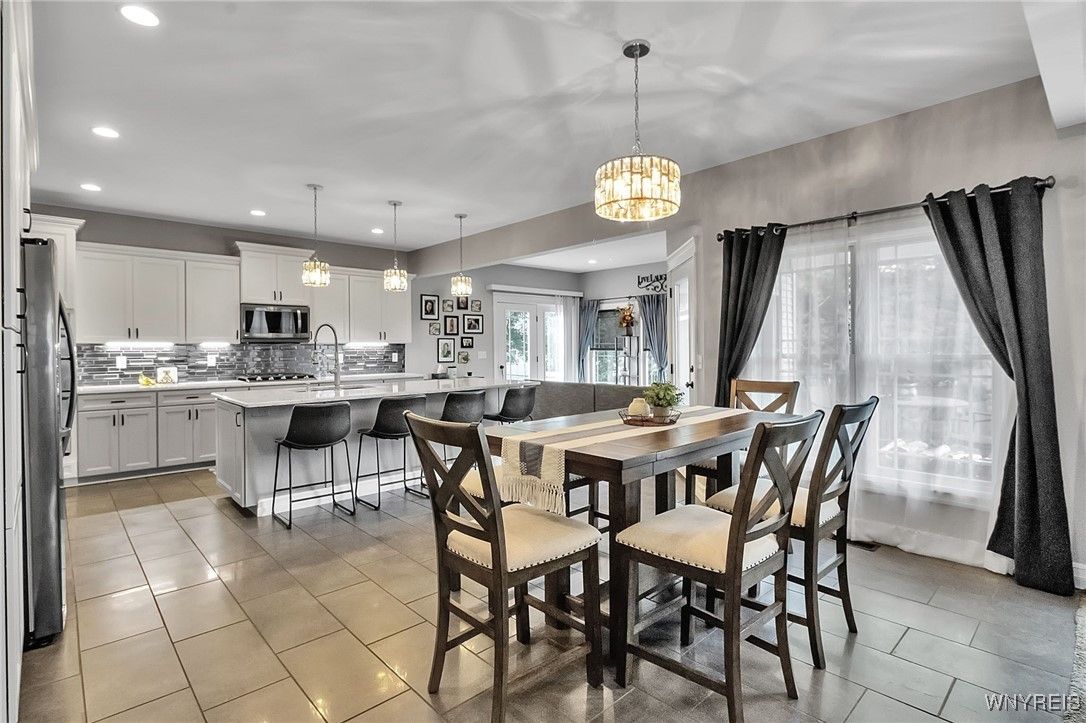 Dining room, Interior, Kitchen, Pendant Lights, Recessed Lighting, Stainless Steel Appliances