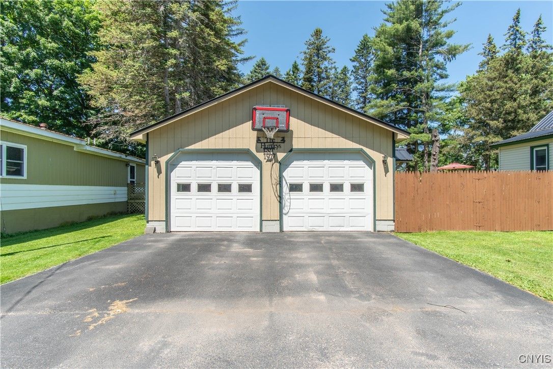 Detached Garage, Exterior