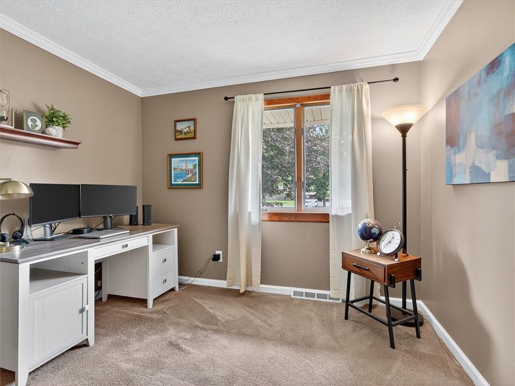 Home Office, Interior