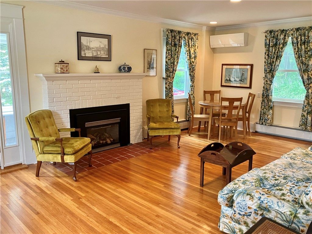 Dining room, Fireplace, Interior, Recessed Lighting, Wood Texture Flooring