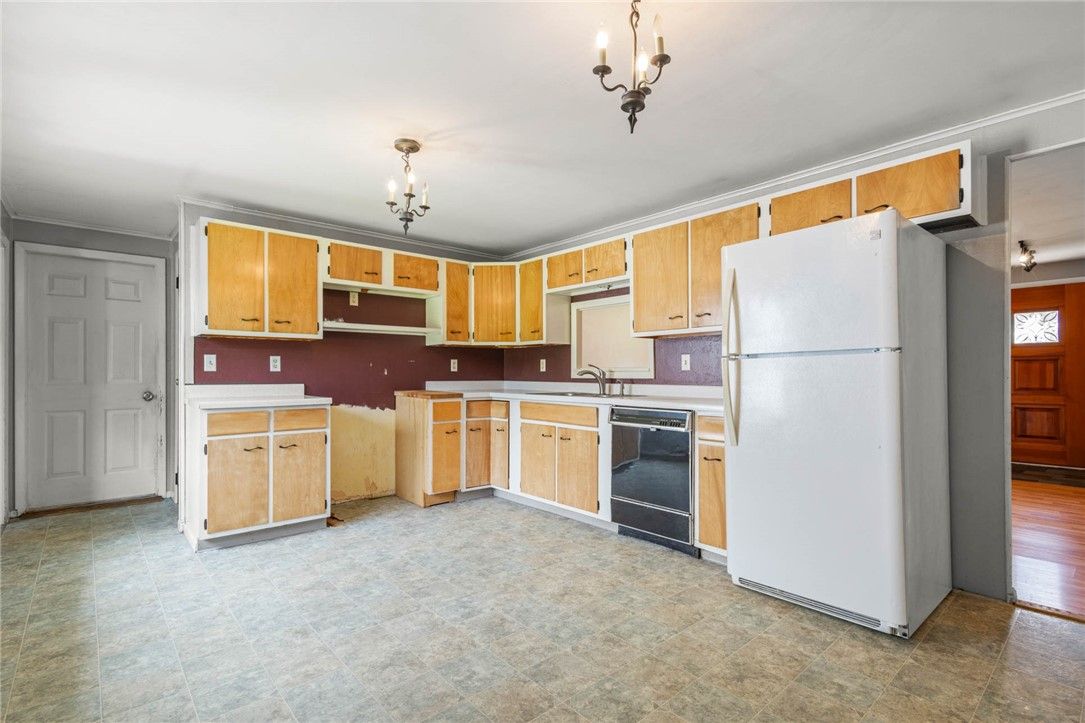 Chandelier, Interior, Kitchen, Wood Texture Flooring