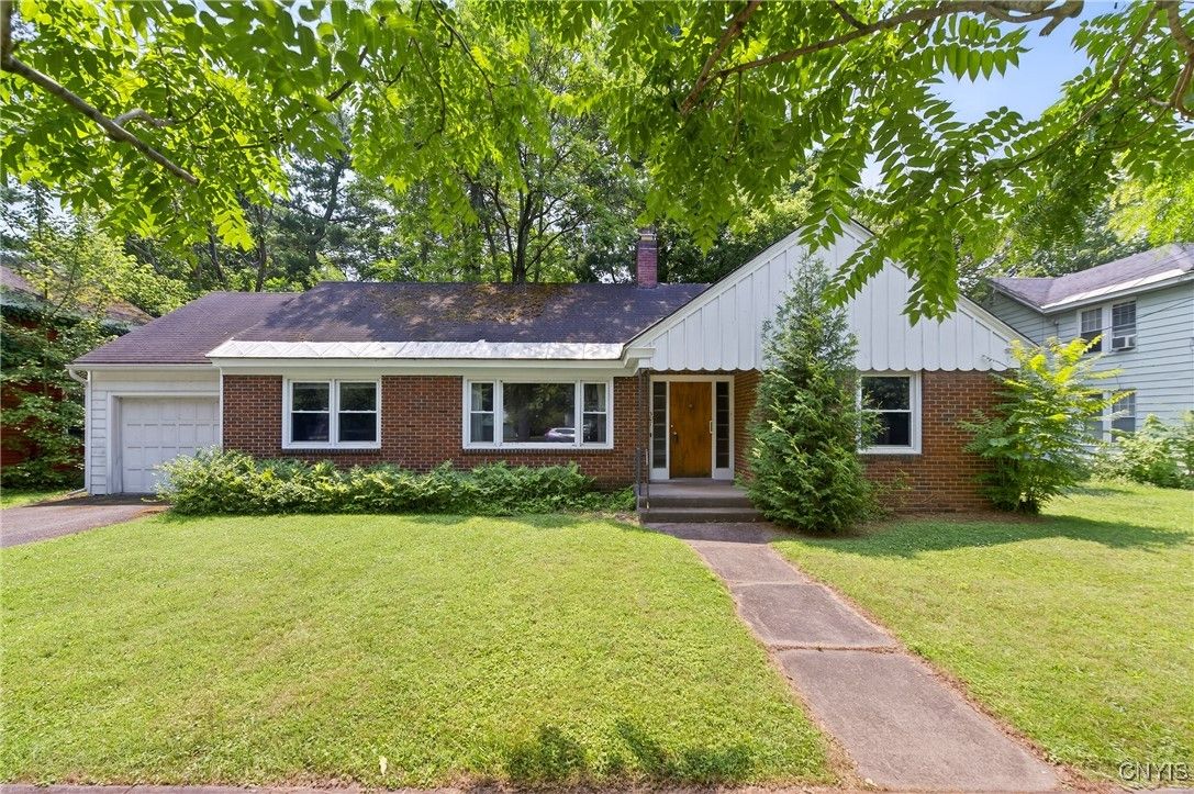 Attached, Exterior, Facade, Brick Facade, Ranch