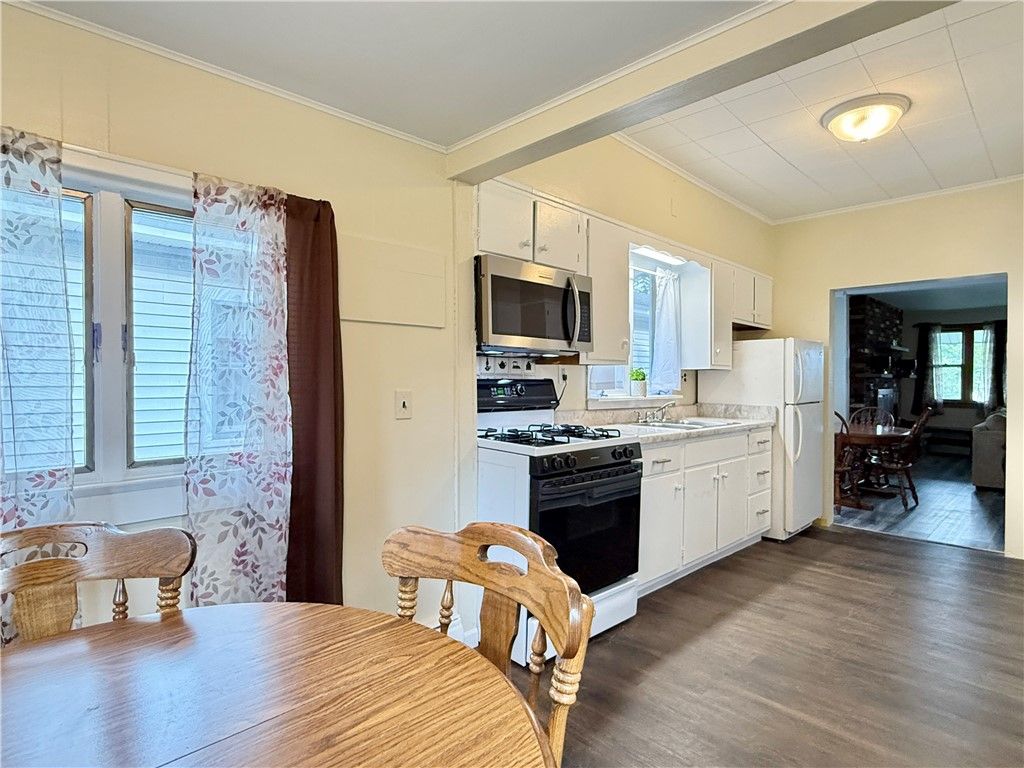 Dining room, Interior, Kitchen, Stainless Steel Appliances, Wood Texture Flooring