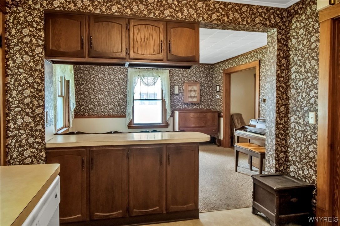 Interior, Piano
