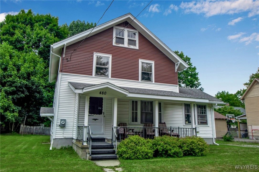 Exterior, Facade, Queen Anne Victorian