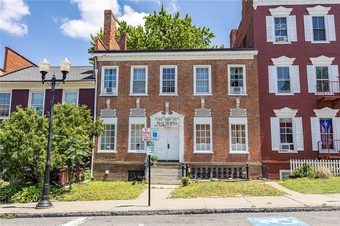 Exterior, Facade, Brick Facade, Georgian