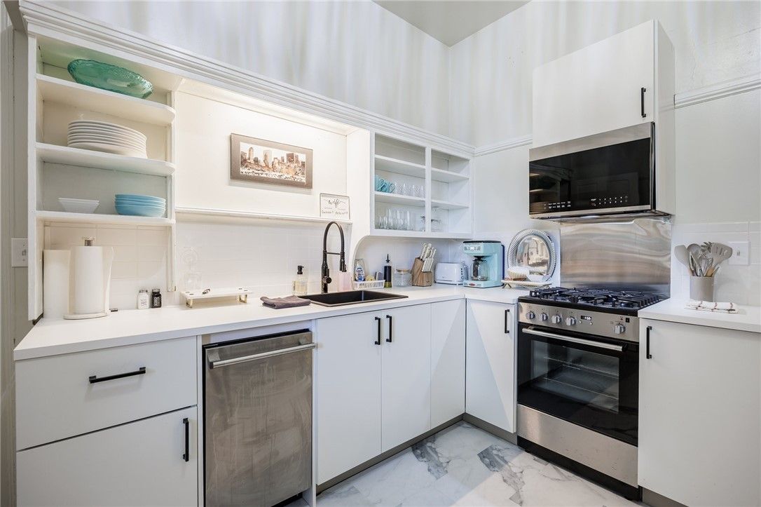 Interior, Kitchen, Marble, Stainless Steel Appliances