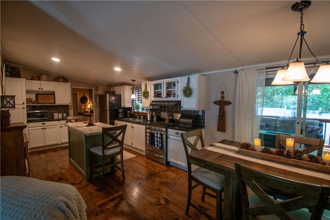 Dining room, Interior, Kitchen, Pendant Lights, Recessed Lighting, Wood Texture Flooring